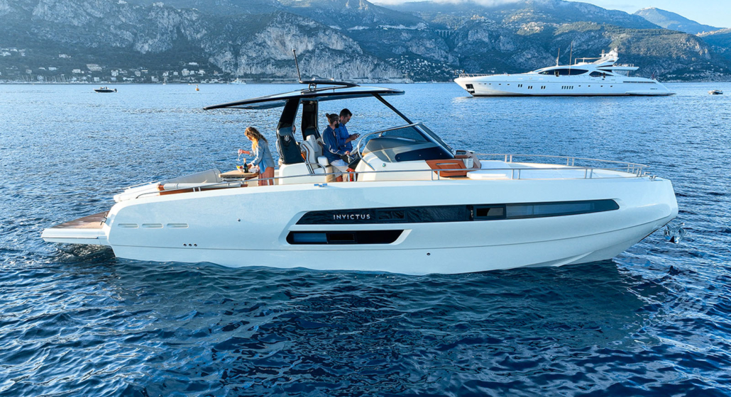 Invictus Yacht GT370 location charter